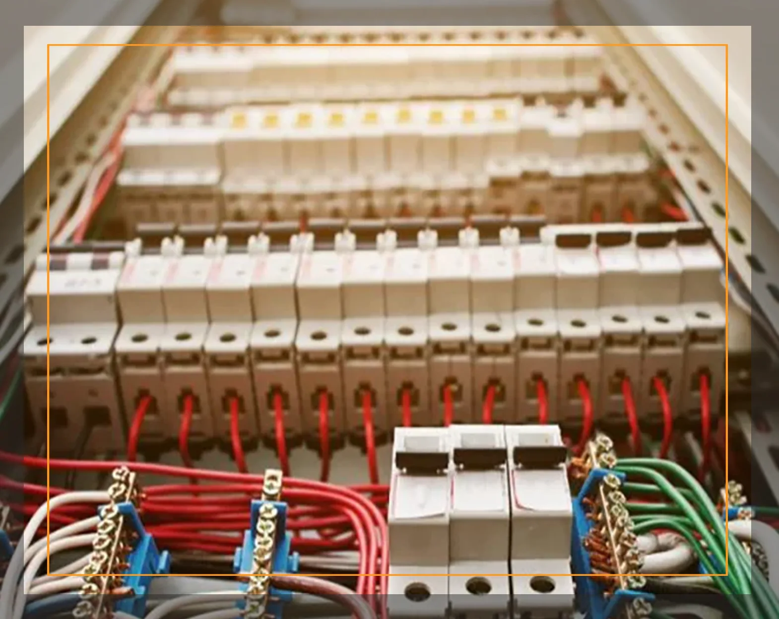 راهکارهای ایمن سازی تابلوهای برق صنعتی